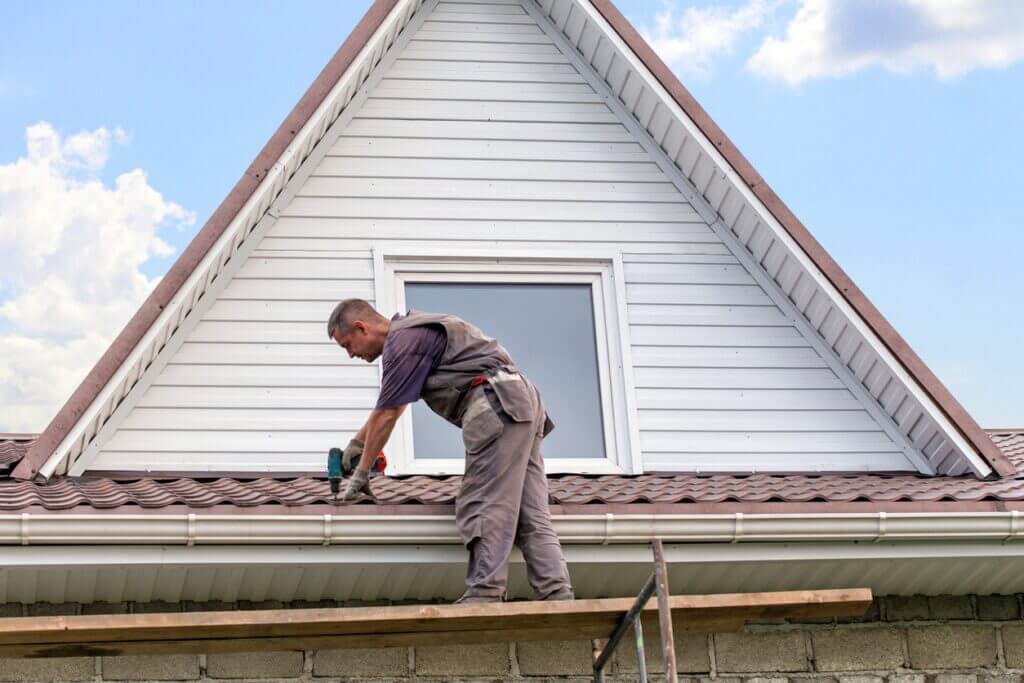 How to Repair a Leaking Roof