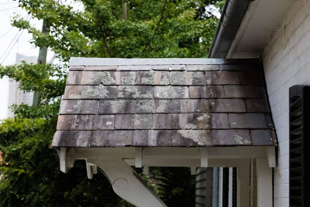 What Causes a Leaky Roof