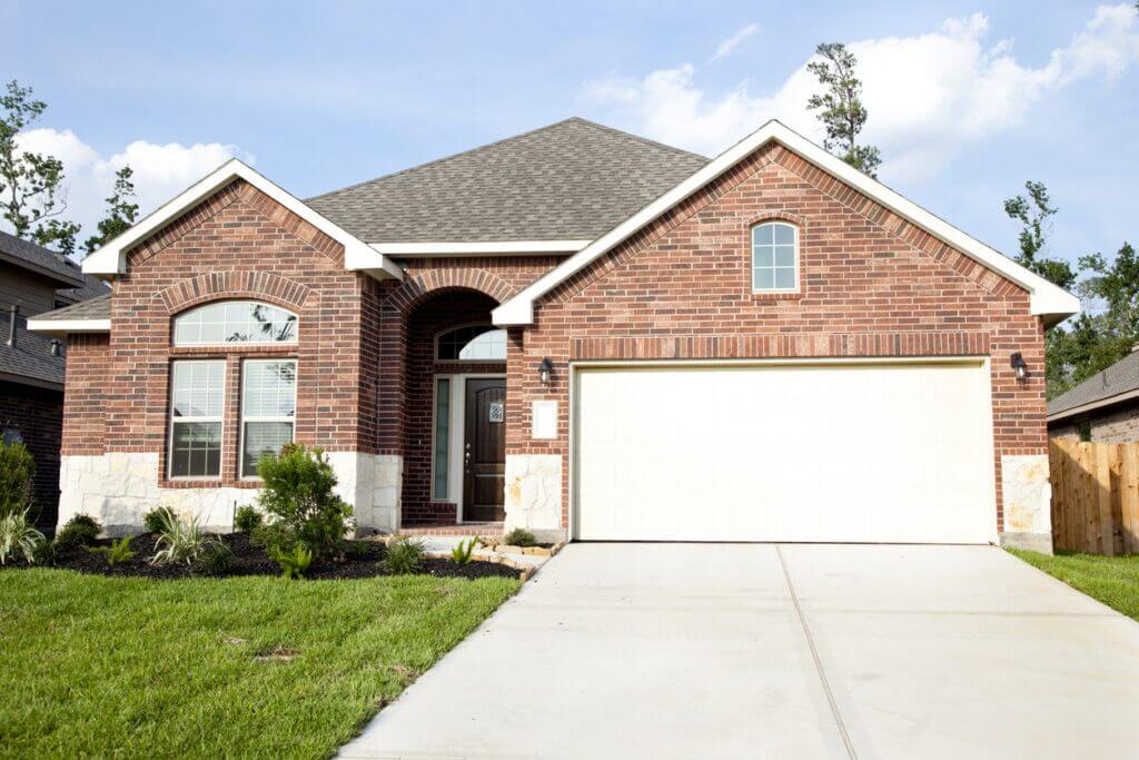 Hip Roof vs Gable Roof Curb Appeal