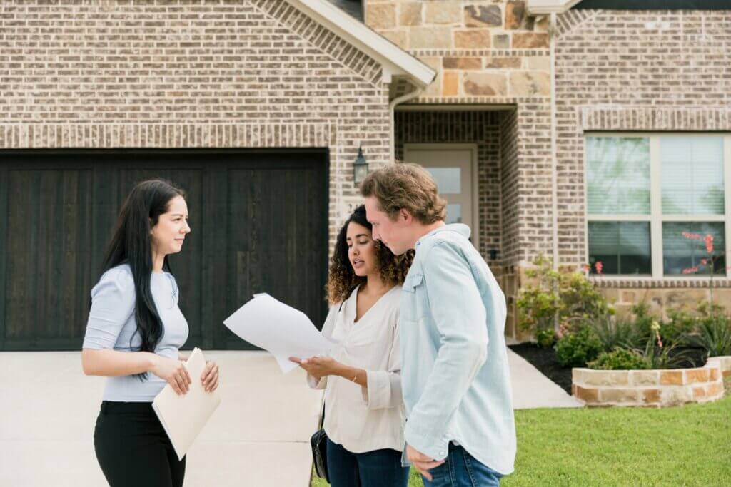 How to Get Insurance to Pay for a New Roof